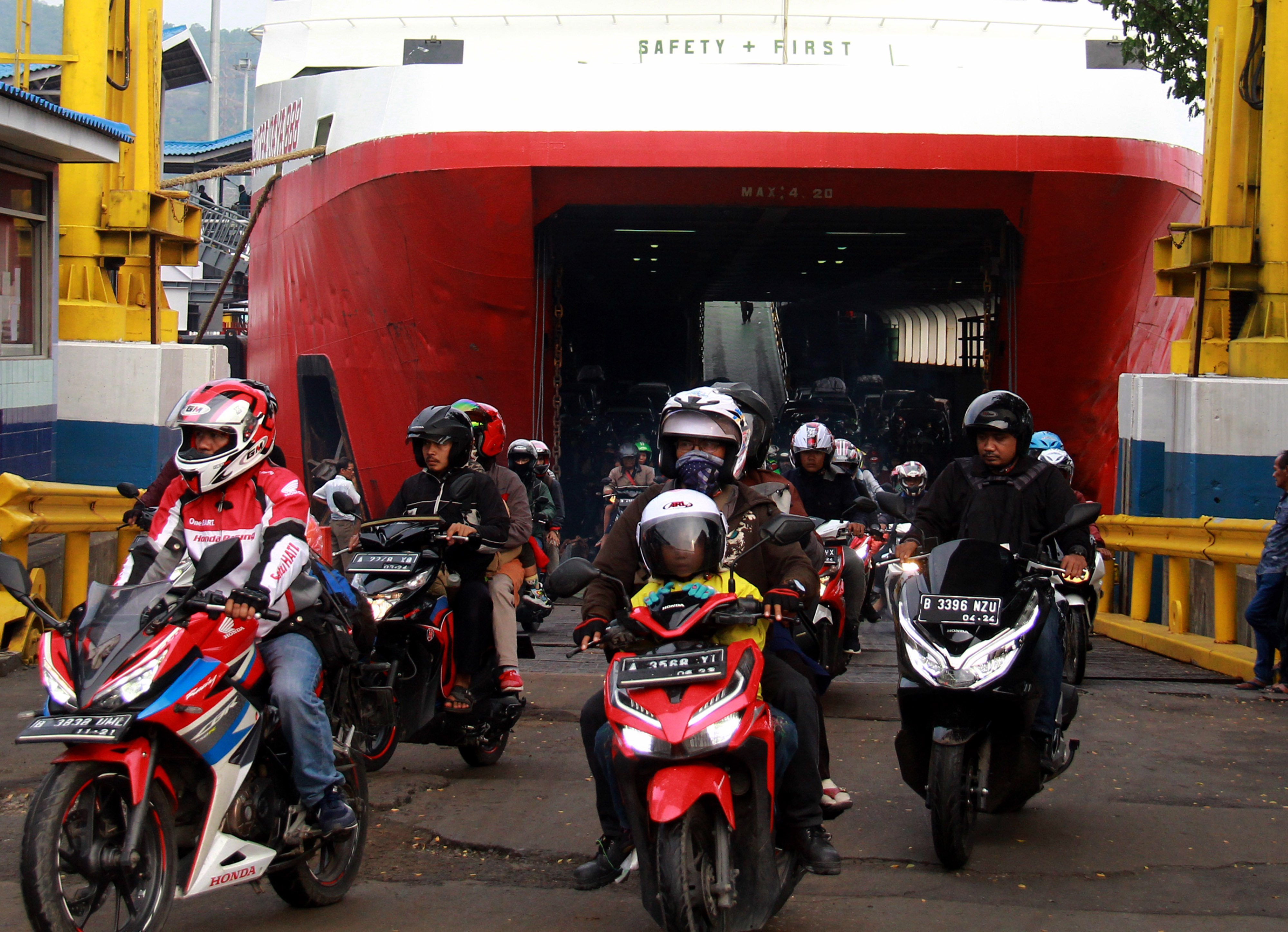 PUNCAK ARUS BALIK PELABUHAN MERAK: