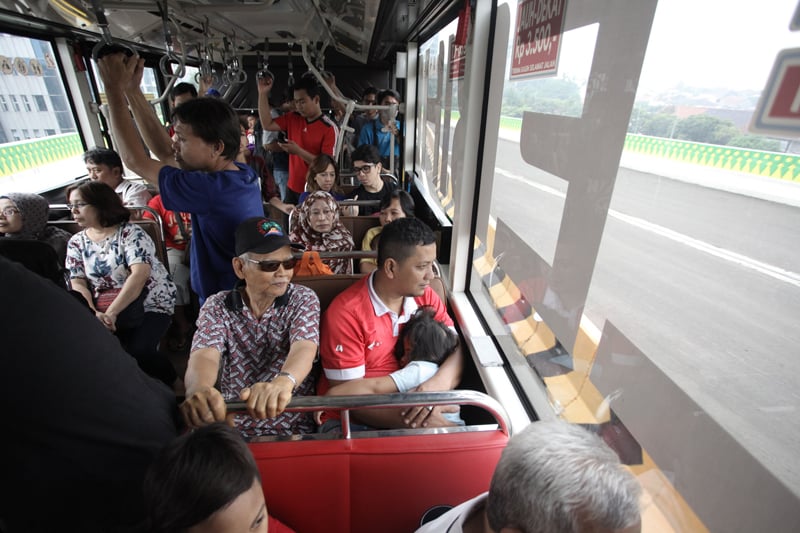 Saatnya berbicara dalam transportasi umum.