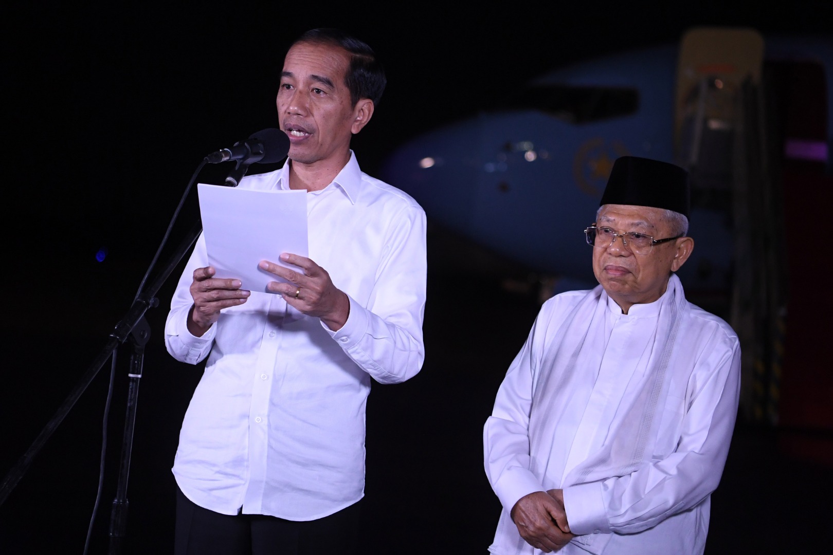 Presiden terpilih Joko Widodo (kiri) dan wakilnya KH Ma'ruf Amin