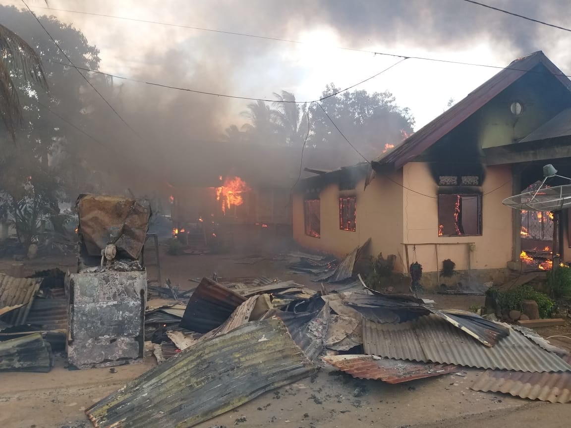 Kondisi sebuah rumah yang dibakar di Buton, Sulawesi Tenggara.