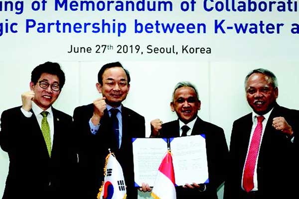 Penandatanganan kerja sama pengelolaan sumber daya air di Indonesia.