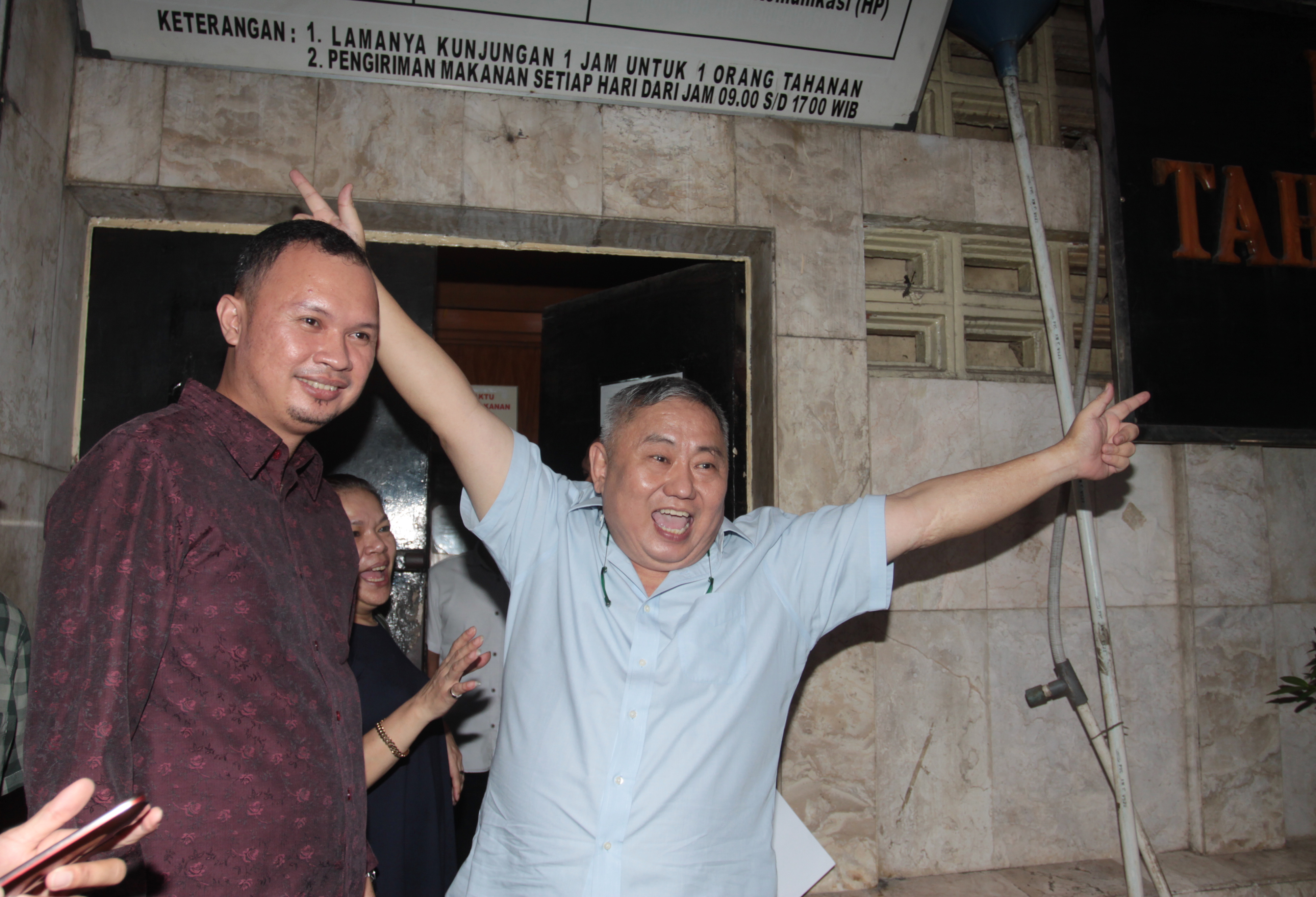 Lieus Sungkharisma (kanan)