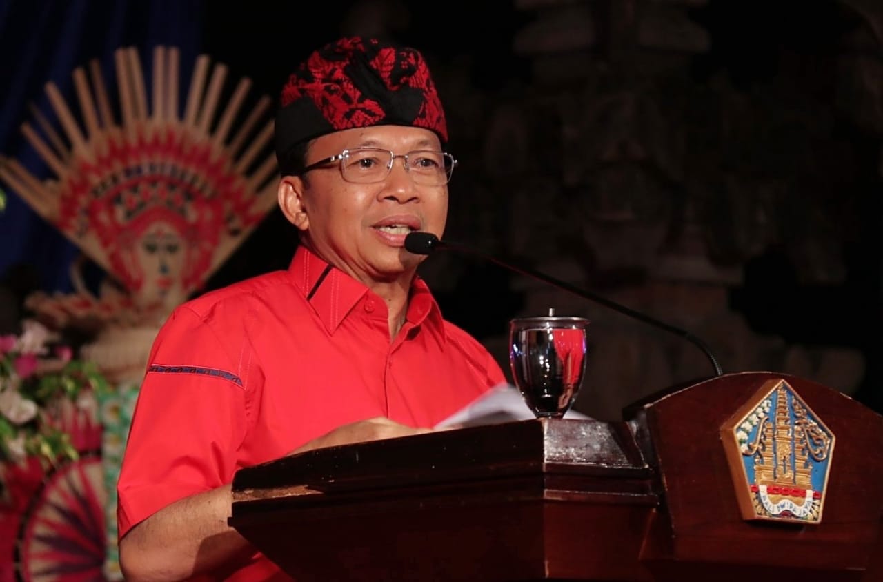 Gubernur Bali Wayan Koster saat 'Peringatan 118 Tahun Lahirnya Bung Karno dan Ramah Tamah Lintas Agama' di Denpasar, Kamis (6/6) malam. 