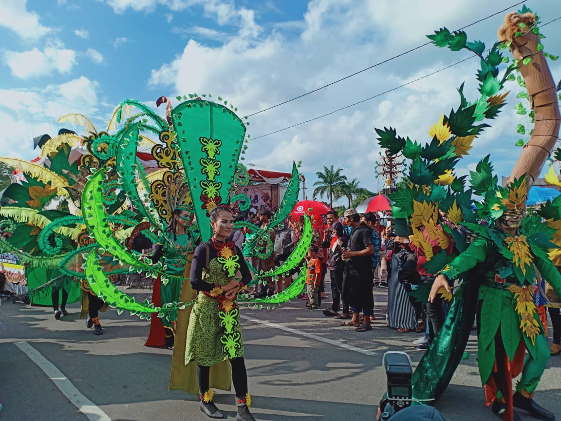 Karnaval Budaya Festival Budaya Isen Mulang rangkaianacara HUT Provinsi Kalteng: 