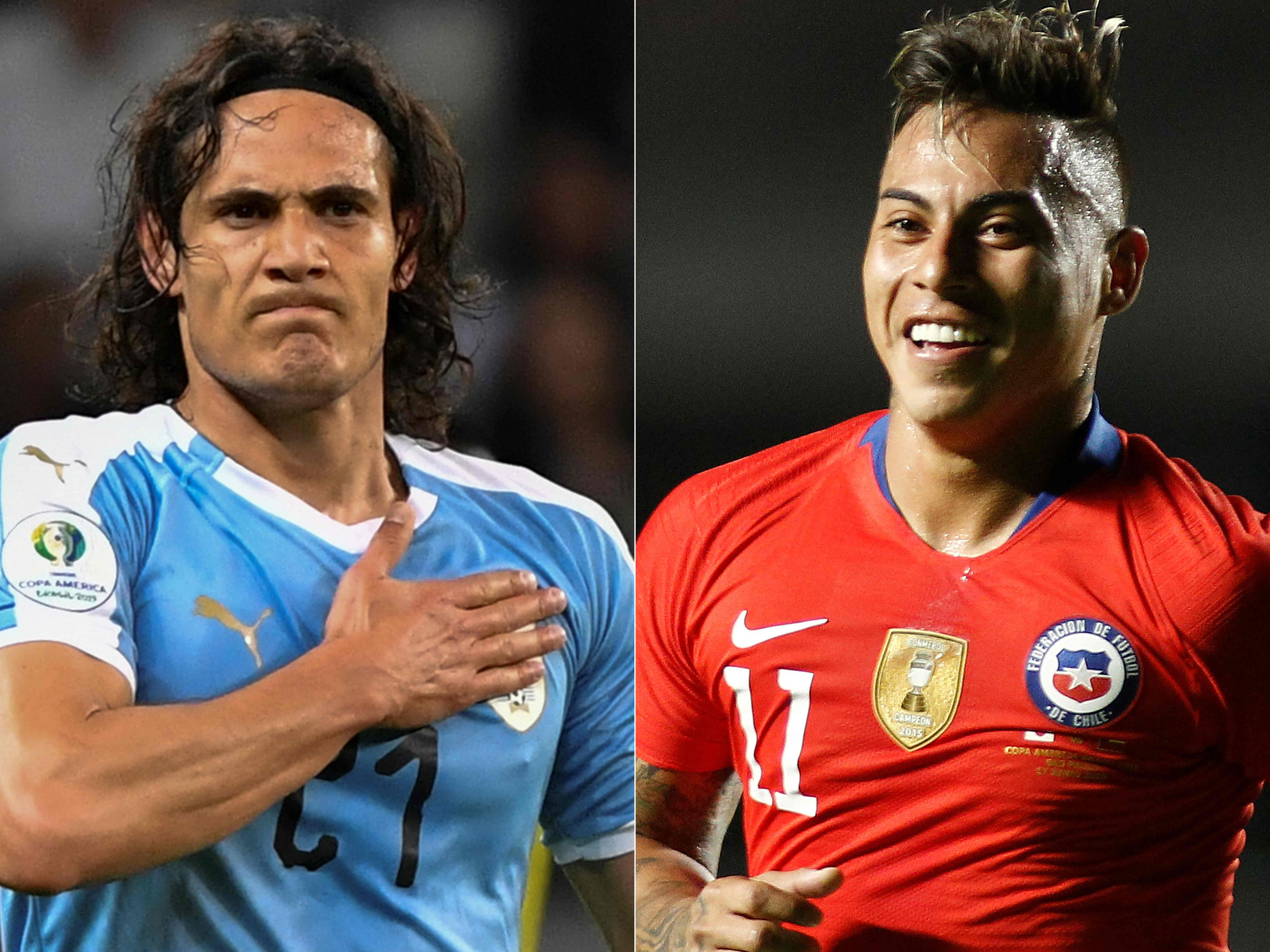 Edinson Cavani (kiri) dari Uruguay dan  Eduardo Vargas (kanan) dari Cile