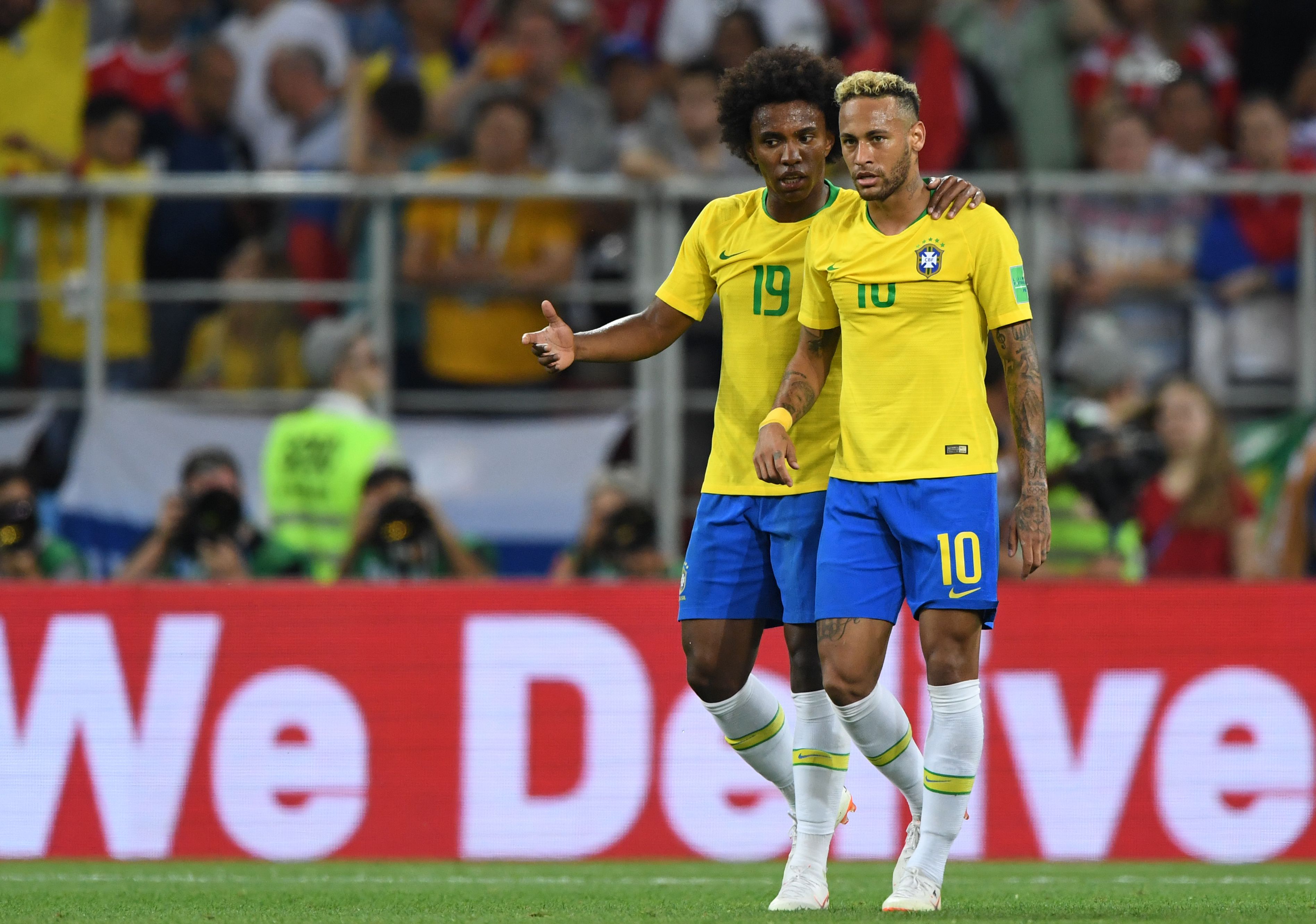 Willian (kiri) bersama Neymar