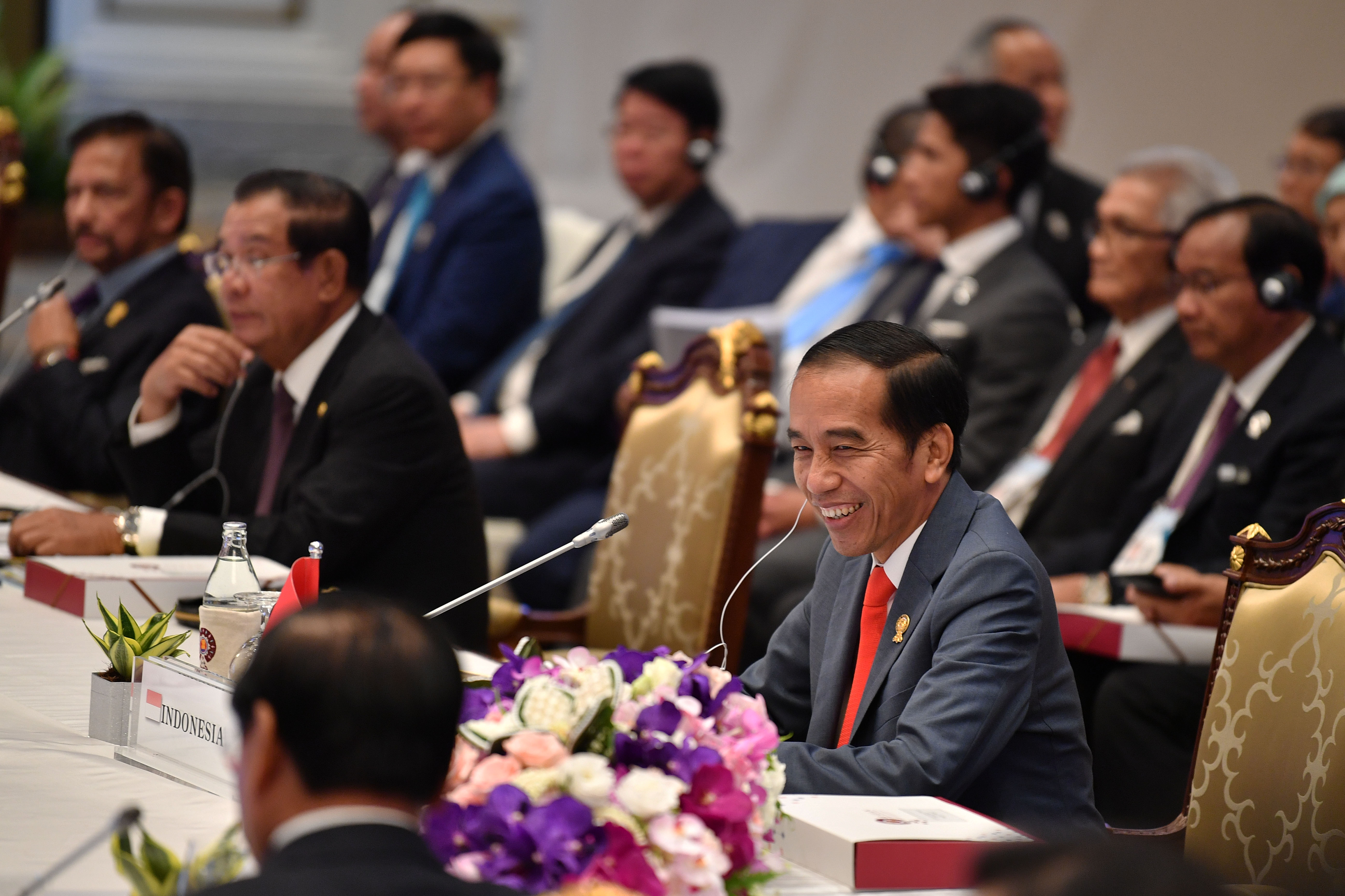 Presiden RI Joko Widodo mengikuti Sidang Pleno KTT ASEAN ke-34 di Bangkok, Thailand, Sabtu (22/6)