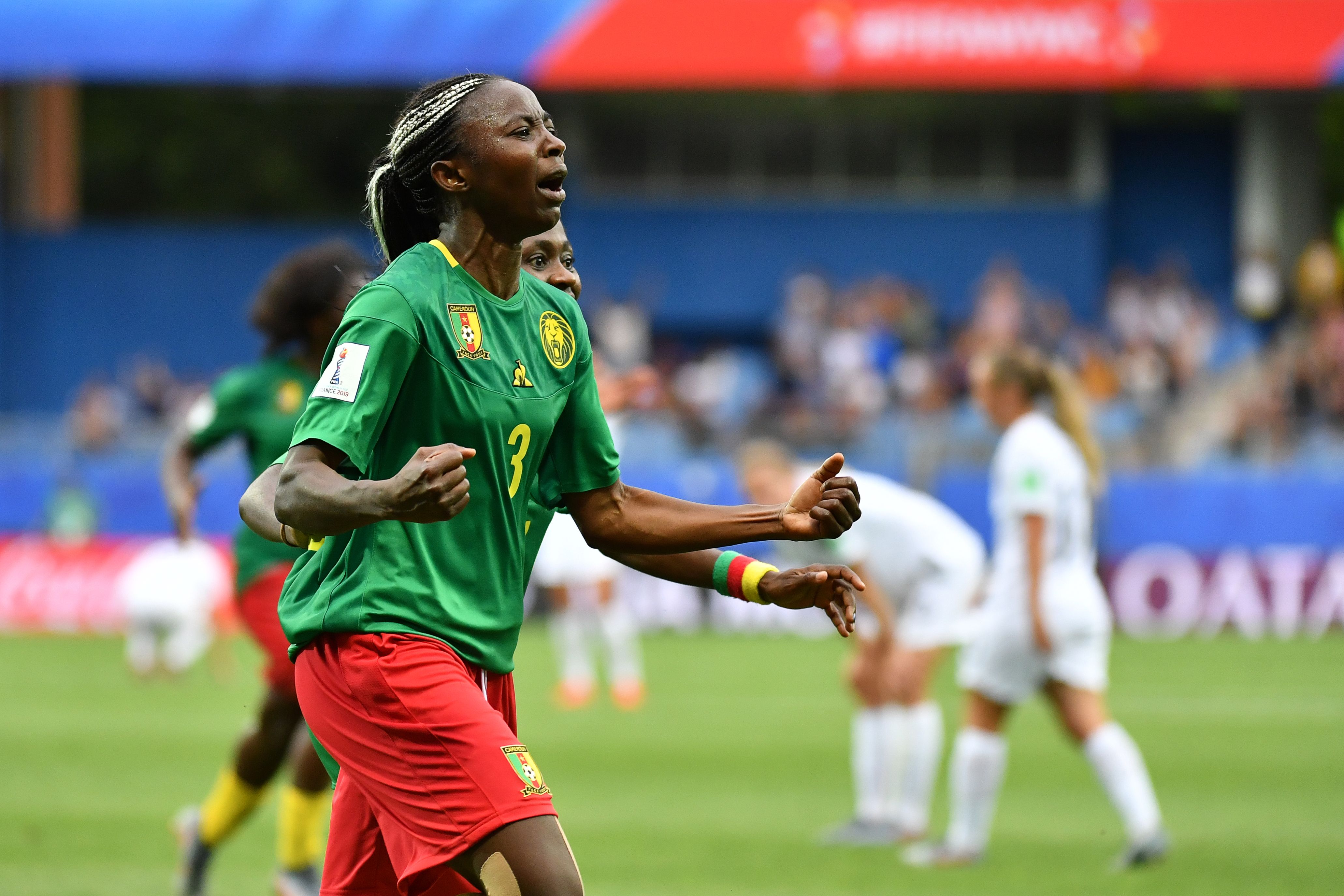 Penyerang Kamerun Ajara Nchout merayakan golnya ke gawang Selandia Baru.