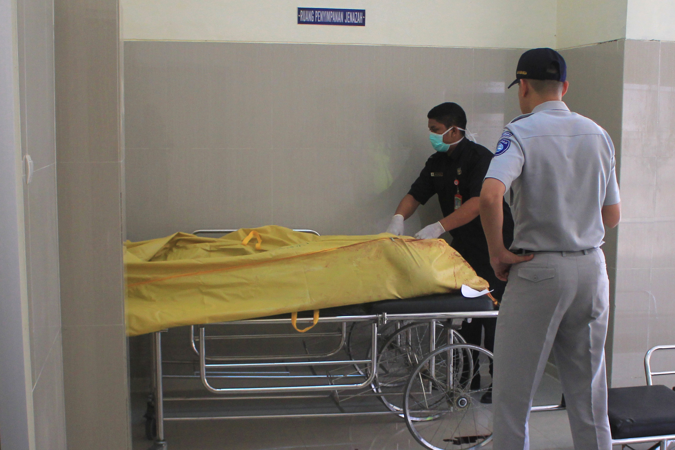 Seorang penumpang diduga menyerang sopir bus Safari di Tol Cipali, Jawa Barat menyebabkan 12 orang tewas. 