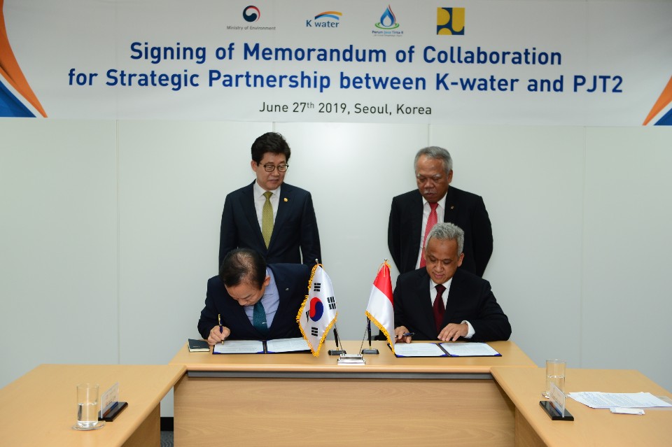 Penandatanganan kerja sama antara Jasa Tirta II dengan K-Water