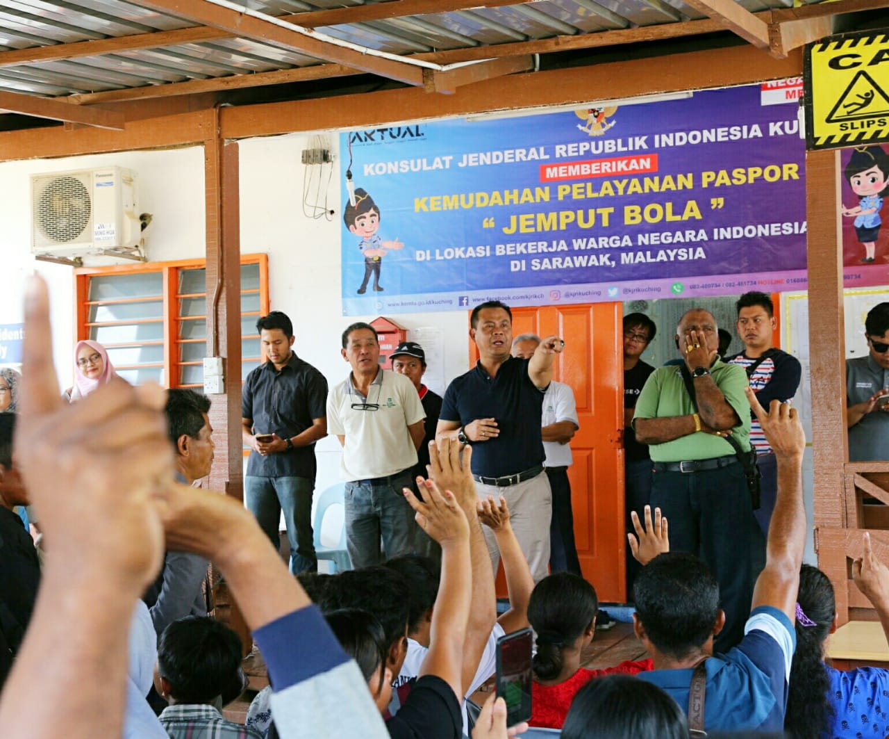 KJRI Kuching Jemput Bola untuk menertibkan dokumentasi TKI di Malaysia