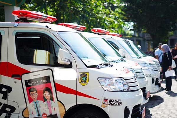 Mobil ambulans gratis yang disiapkan