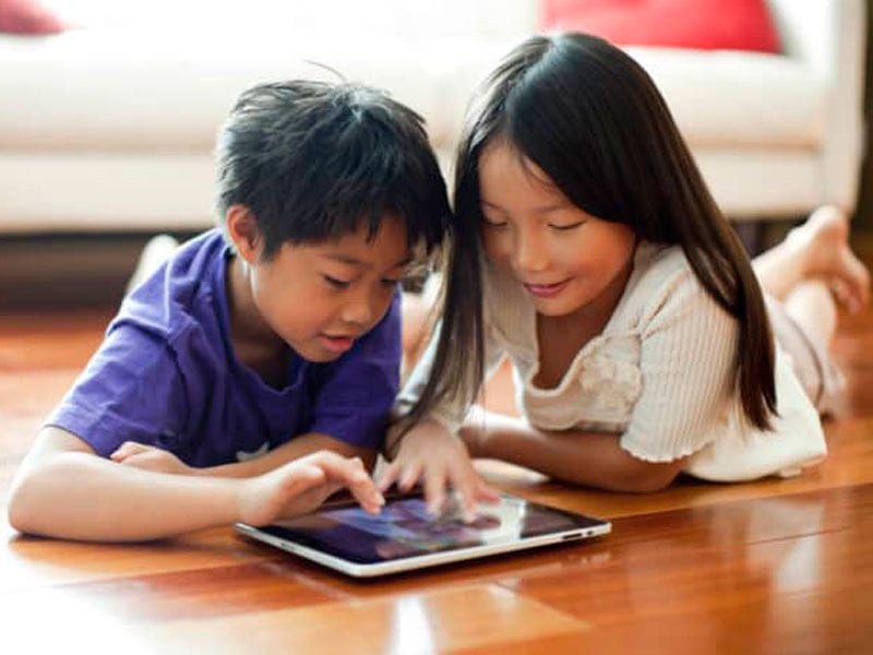 Penggunaan gawai pada anak.