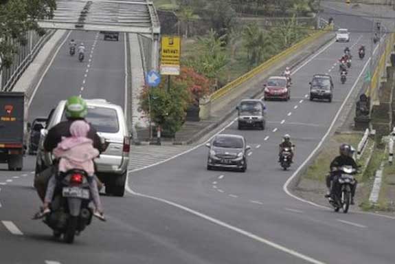 Pengguna jalan di jalan Kulon progo