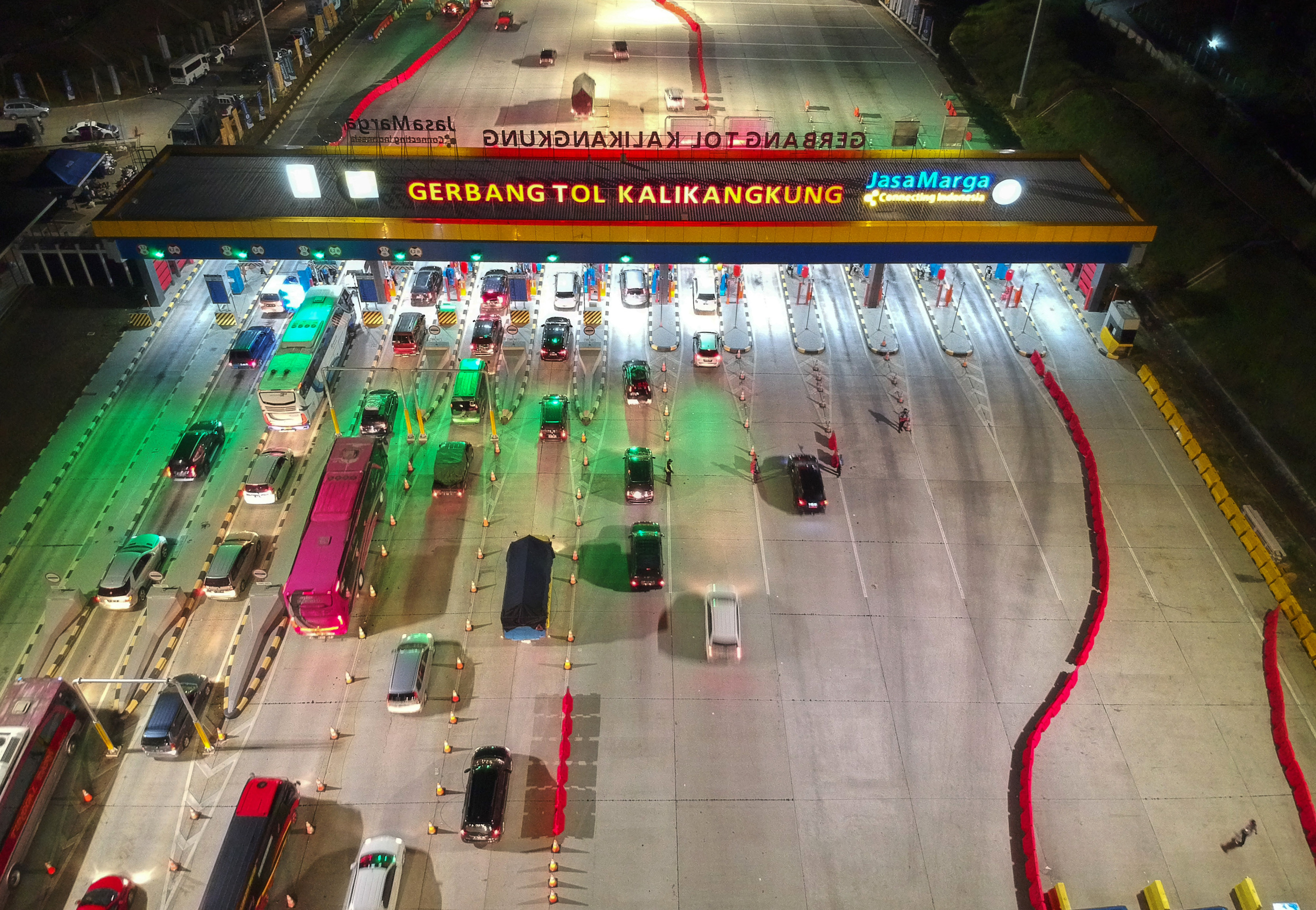 ARUS BALIK GERBANG TOL KALIKANGKUNG