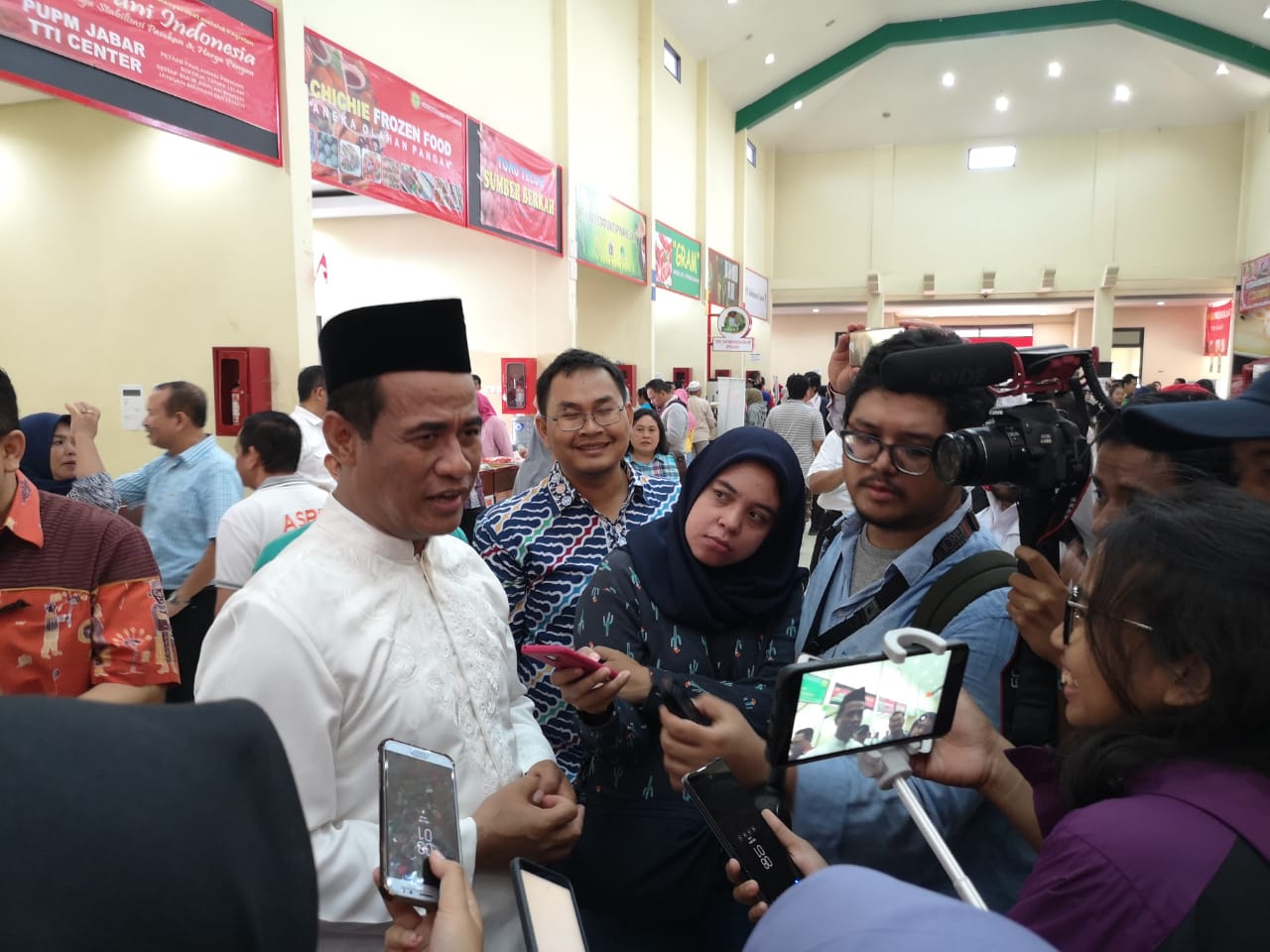 Menteri Pertanian Amran menegaskan seluruh ASN di lingkup Kementan dilarang menerima parcel atau bingkisan Lebaran. 