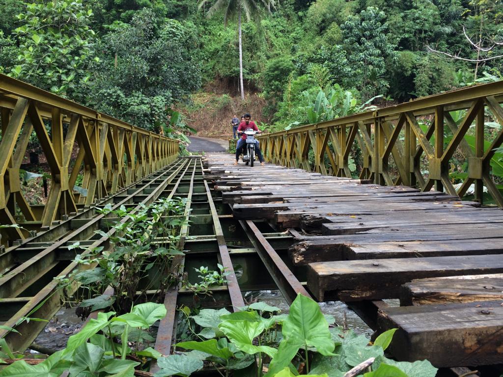 Jembatan Gobang menghubungkan antara dua Kecamatan Purbaratu, KotaTasikmalaya dan Kecamatan Manonjaya, 