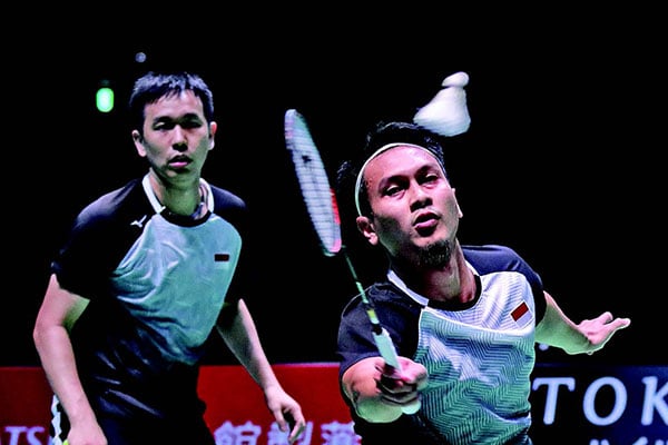Ganda putra Indonesia Mohammad Ahsan (kanan) dan Hendra Setiawan