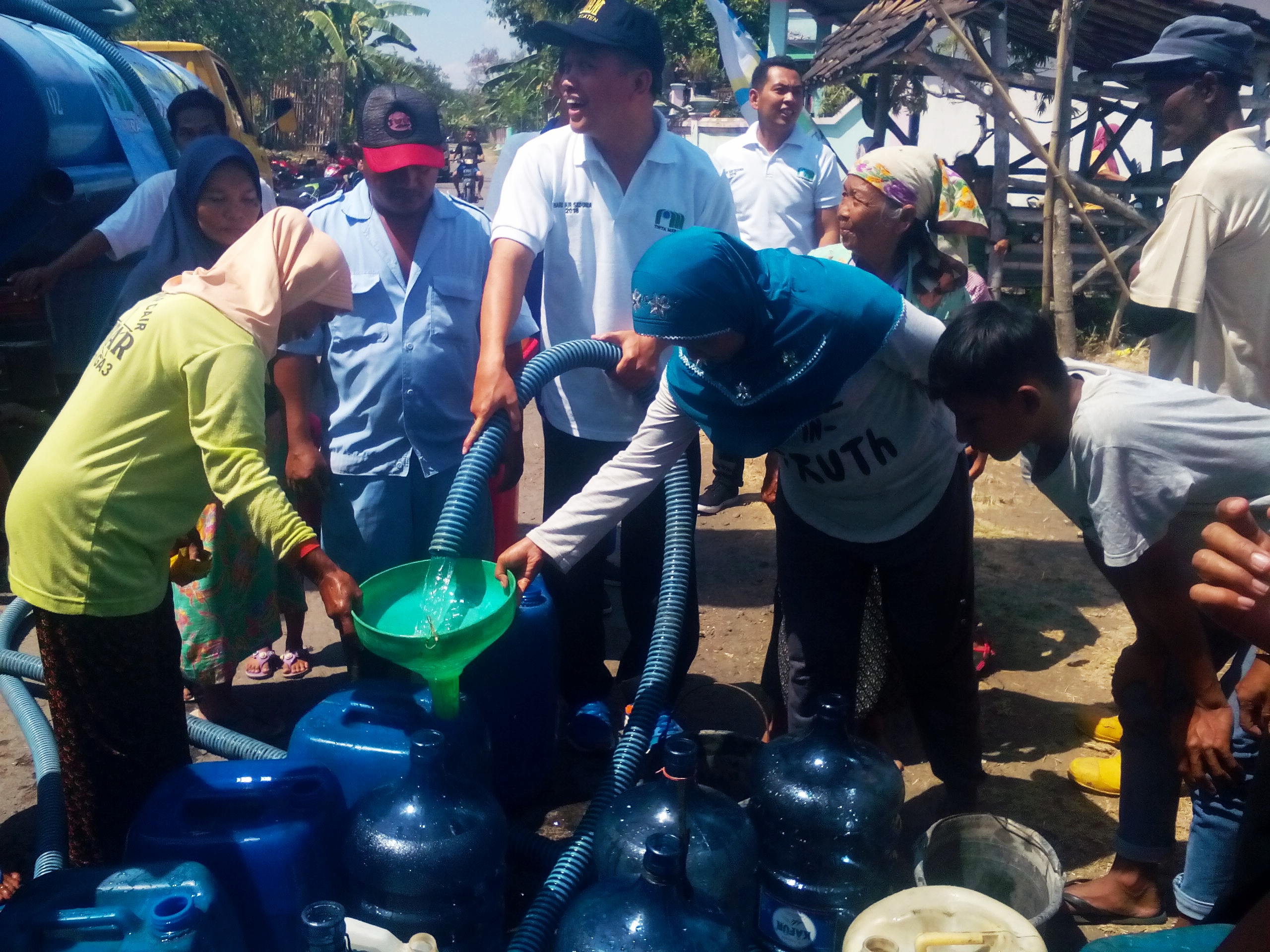 BPBD terus menggelontor bantuan air bersih untuk wilayah terdampak kekeringan. 