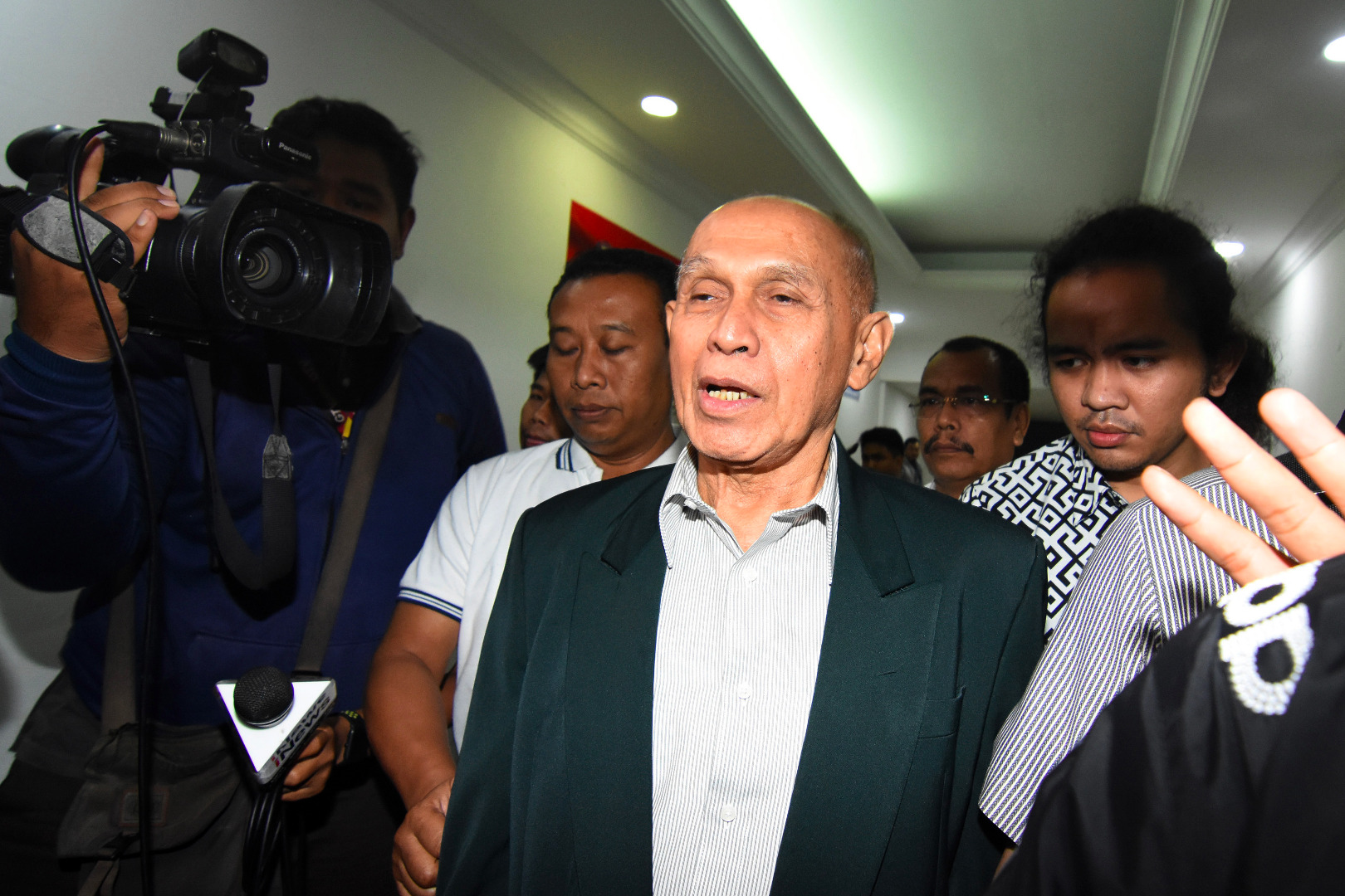 Kivlan Zen saat jalani pemeriksaan polisi soal kepemilikan senjata api ilegal