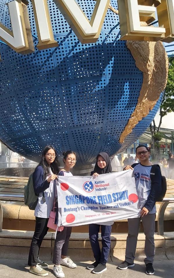 Field Study pelajar SMP kota Bontang ke Singapura bersama PT. KMI