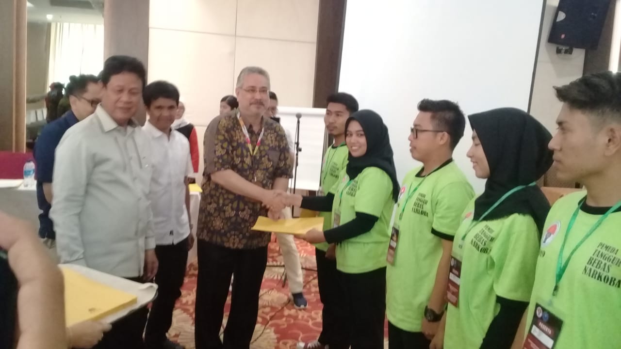 Deputi Pemberdayaan Pemuda Kemenpora Faisal Abdullah mengukuhkan Kader Inti Pemuda Antinarkoba Kepulauan Riau