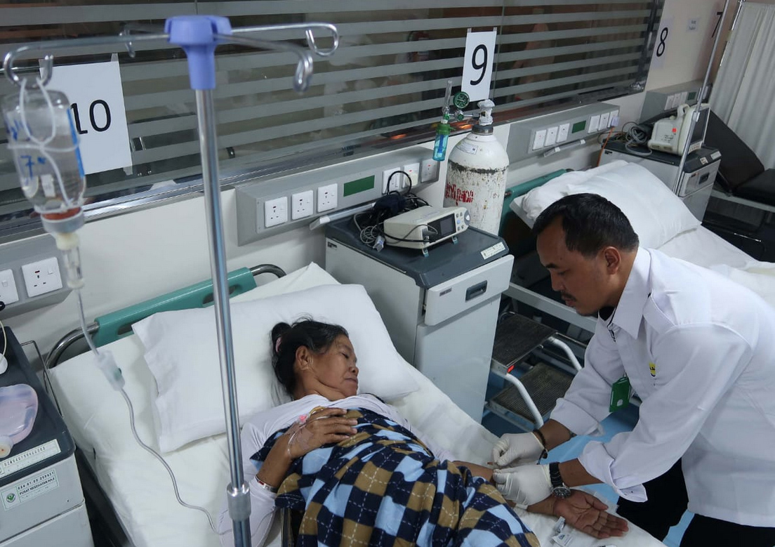 Jemaah haji Indonesia tengah menjalani perawatan di Klinik Kesehatan Jemaah Haji Indonesia di Madinah, Arab Saudi, kemarin