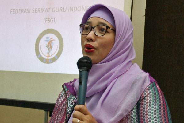  komisioner Bidang Pendidikan Komisi Perlindungan Anak Indonesia (KPAI) Retno Listyarti, 