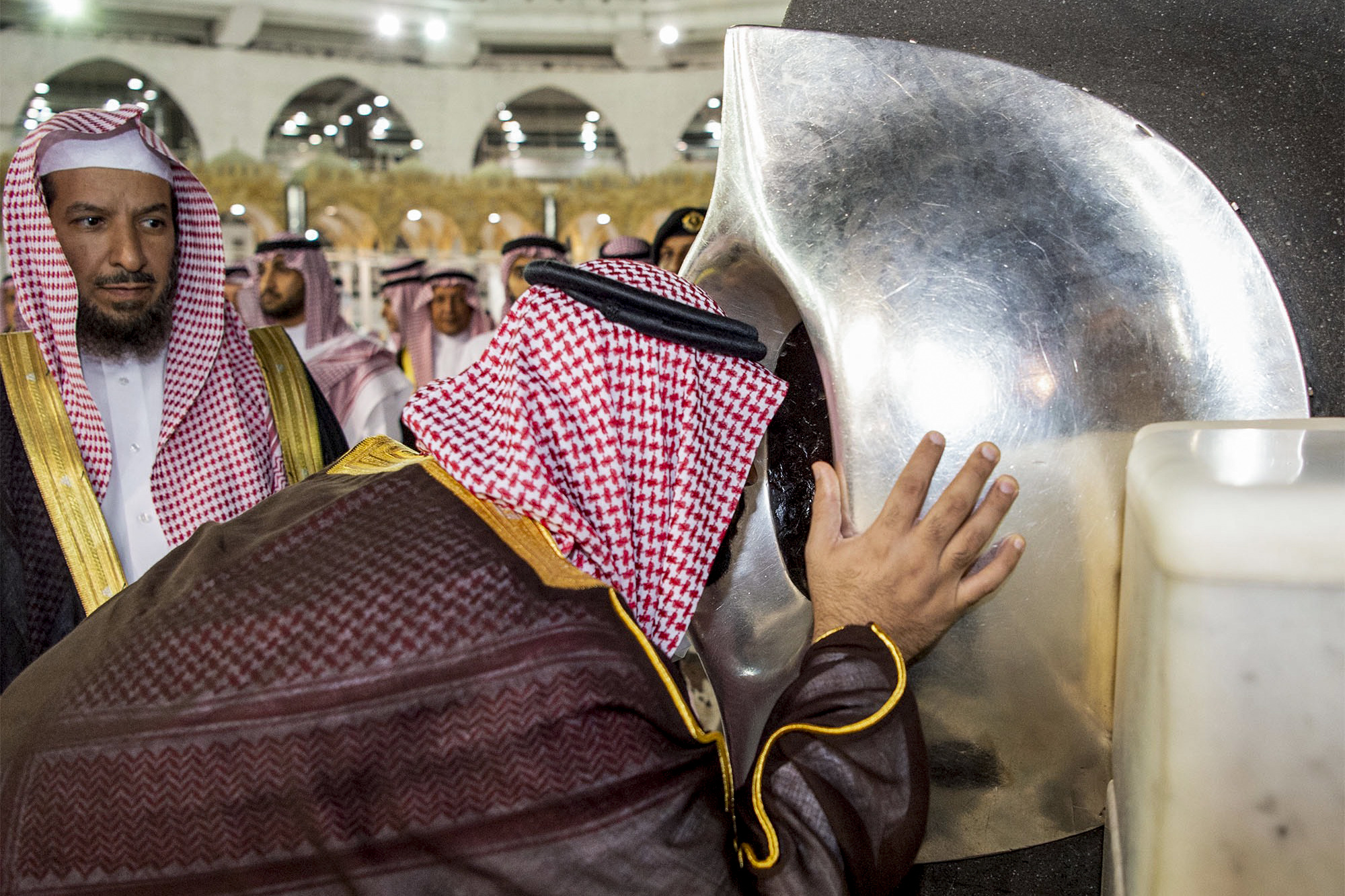 Jemaah Haji Diminta Jangan Paksa Diri Cium Hajar Aswad