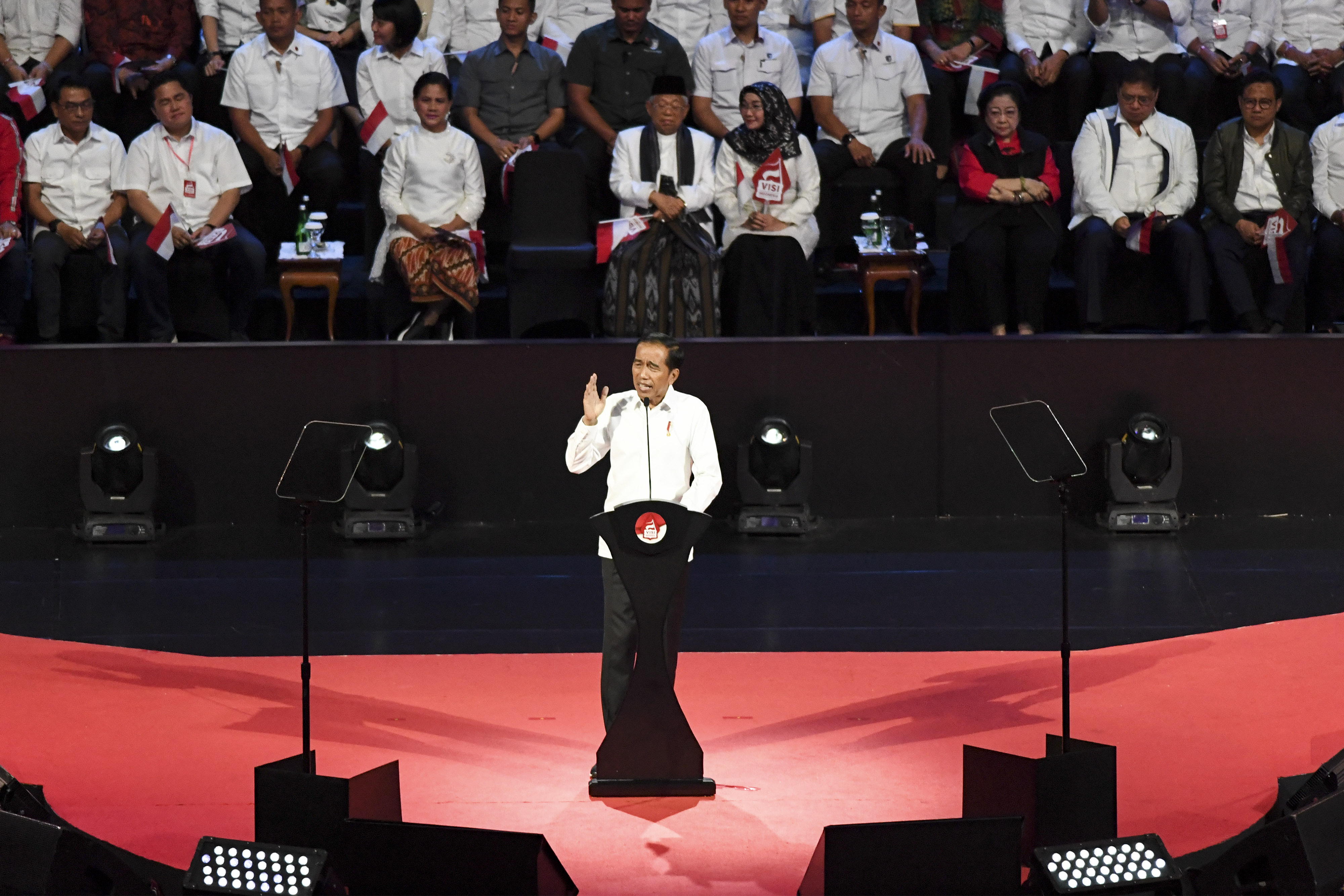 Presiden terpilih Joko Widodo menyampaikan pidato pada Visi Indonesia di Sentul International Convention Center, Bogor,  Minggu (15/7). 