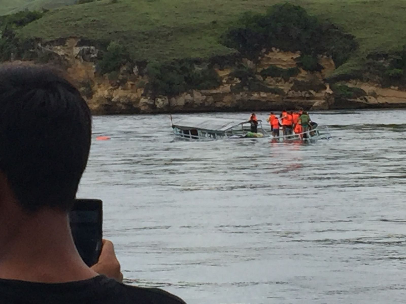 Kapal tenggelam di Pulau Padar.