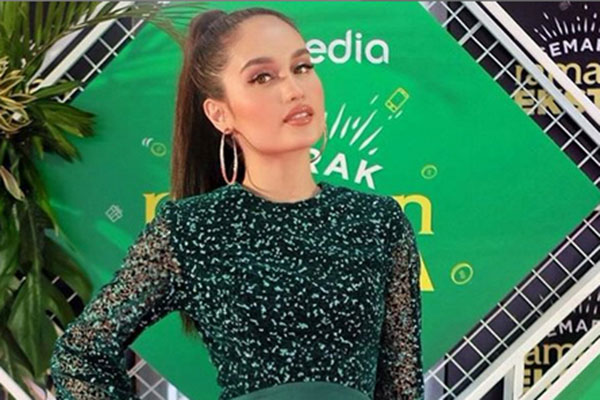 Penyanyi Cinta Laura, 25, kembali merilis single terbarunya bertajuk Vida, pekan lalu. 