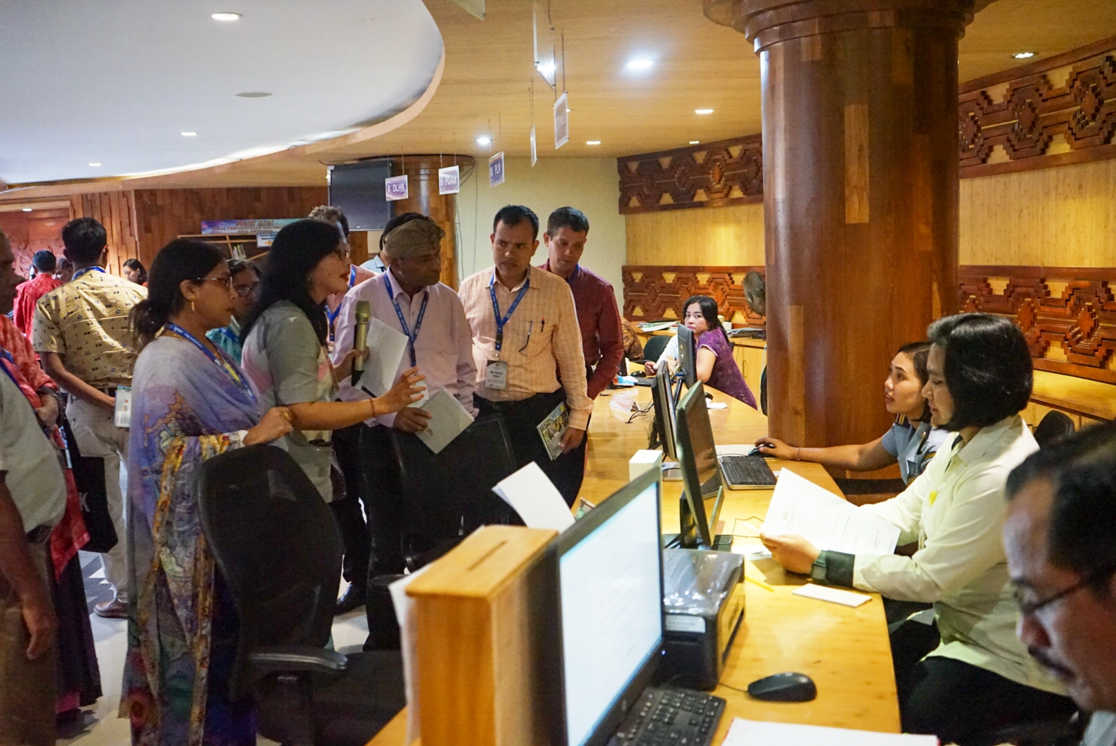 Perwakilan Pemerintah Bangladesh mengunjungi Mal Pelayanan Publik (MPP) Sewaka Dharma Kota Denpasar, Selasa (30/7).