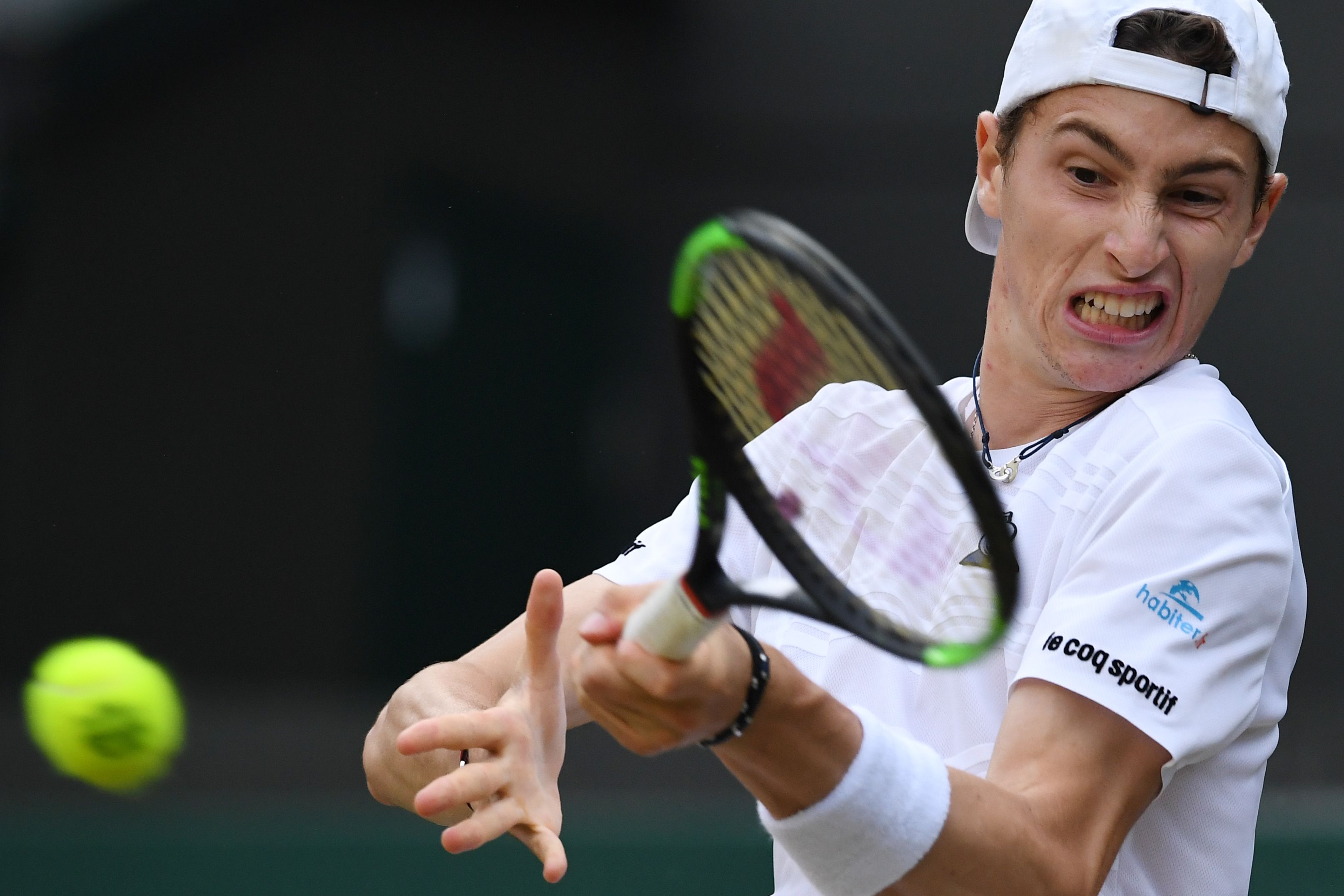 Petenis Kanada Felix Auger-Aliassime dikalahkan oleh sesama pemain debutan wakil Prancis, Ugo Humbret.