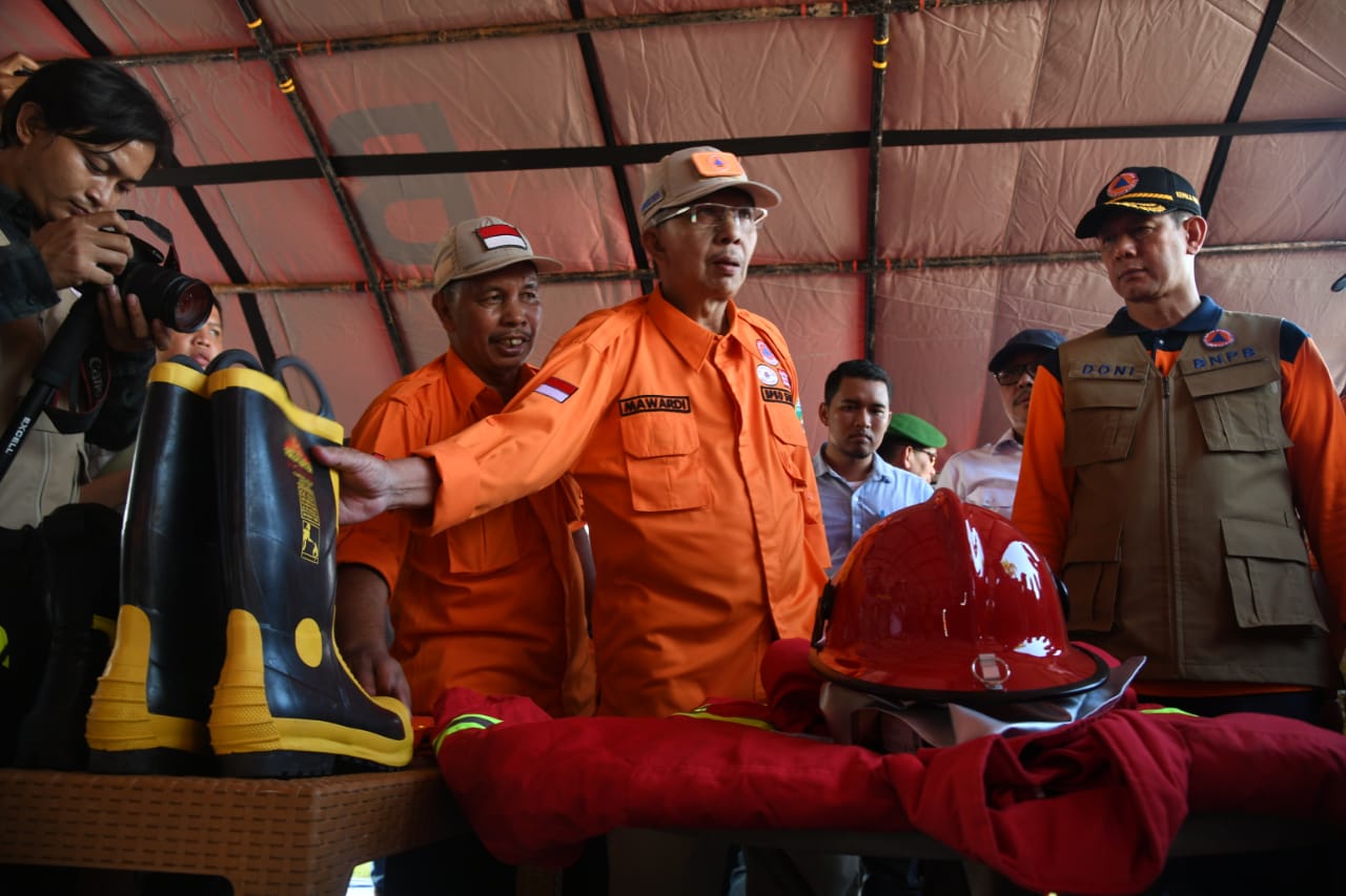 Wakil Gubernur Sumsel Mawardi Yahya (tengah) menginstruksikan kepada bupati dan walikota untuk mewaspadai karhutla. 