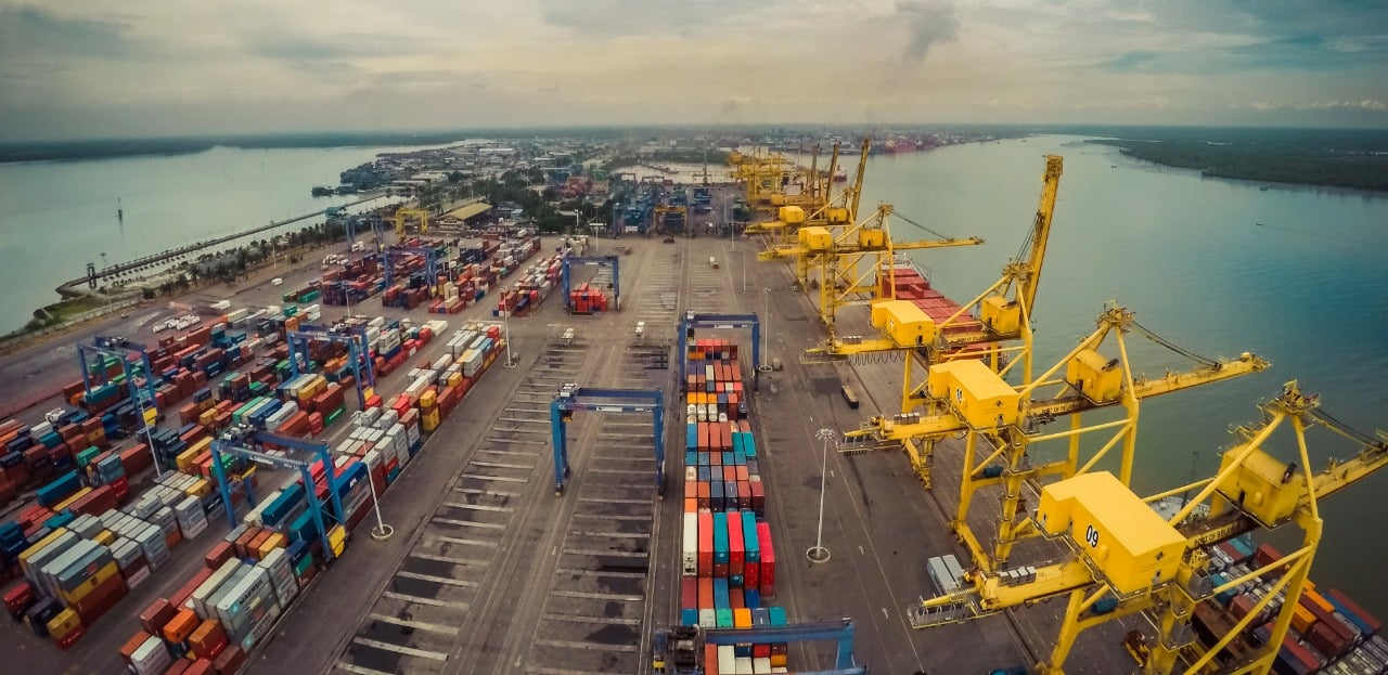  Pelabuhan Belawan, Medan, Sumatra Utara, dilihat dari berbagai sisi. 