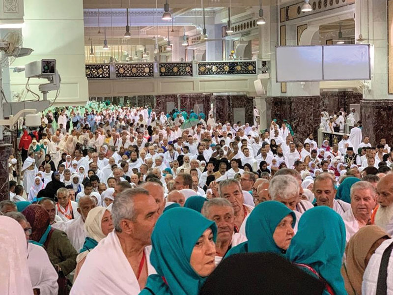 Ribuan jemaah haji melakukan Sai di Mekah, Arab Saudi, kemarin. 