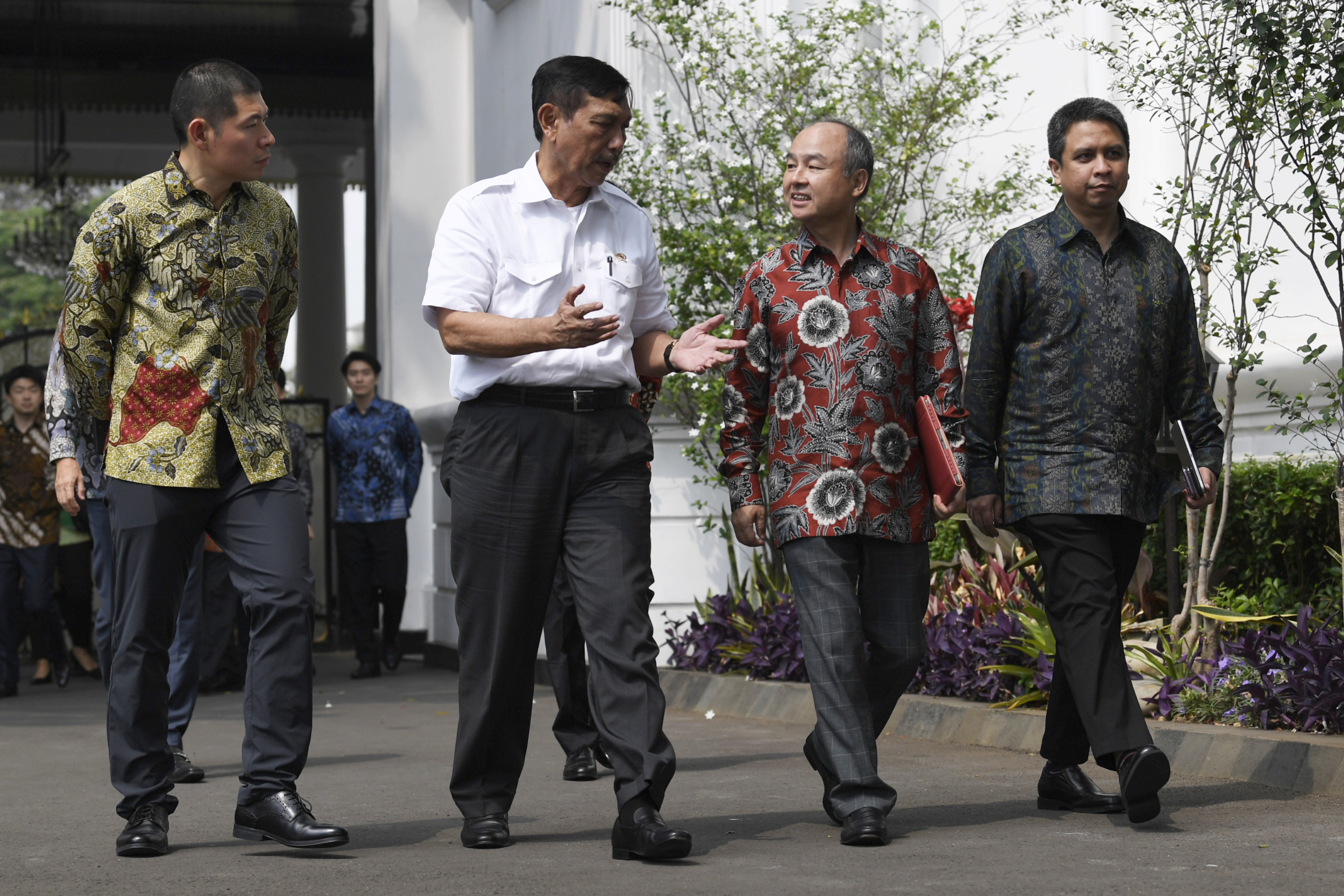 Presiden bertemu Grab-Softbank-Tokopedia di Istana Merdeka, Jakarta, Senin (29/7).