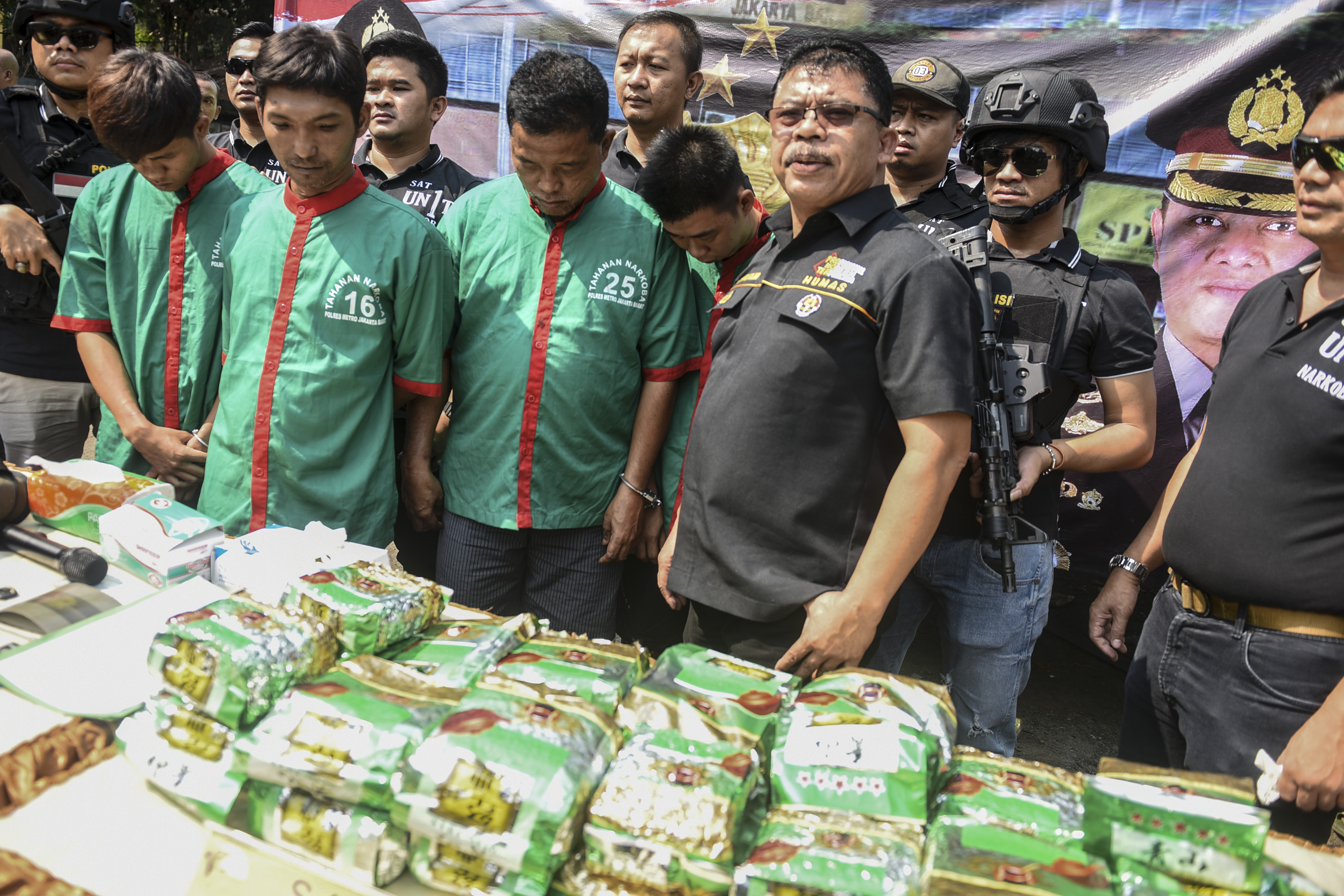  Penangkapan jaringan narkotika internasional. 