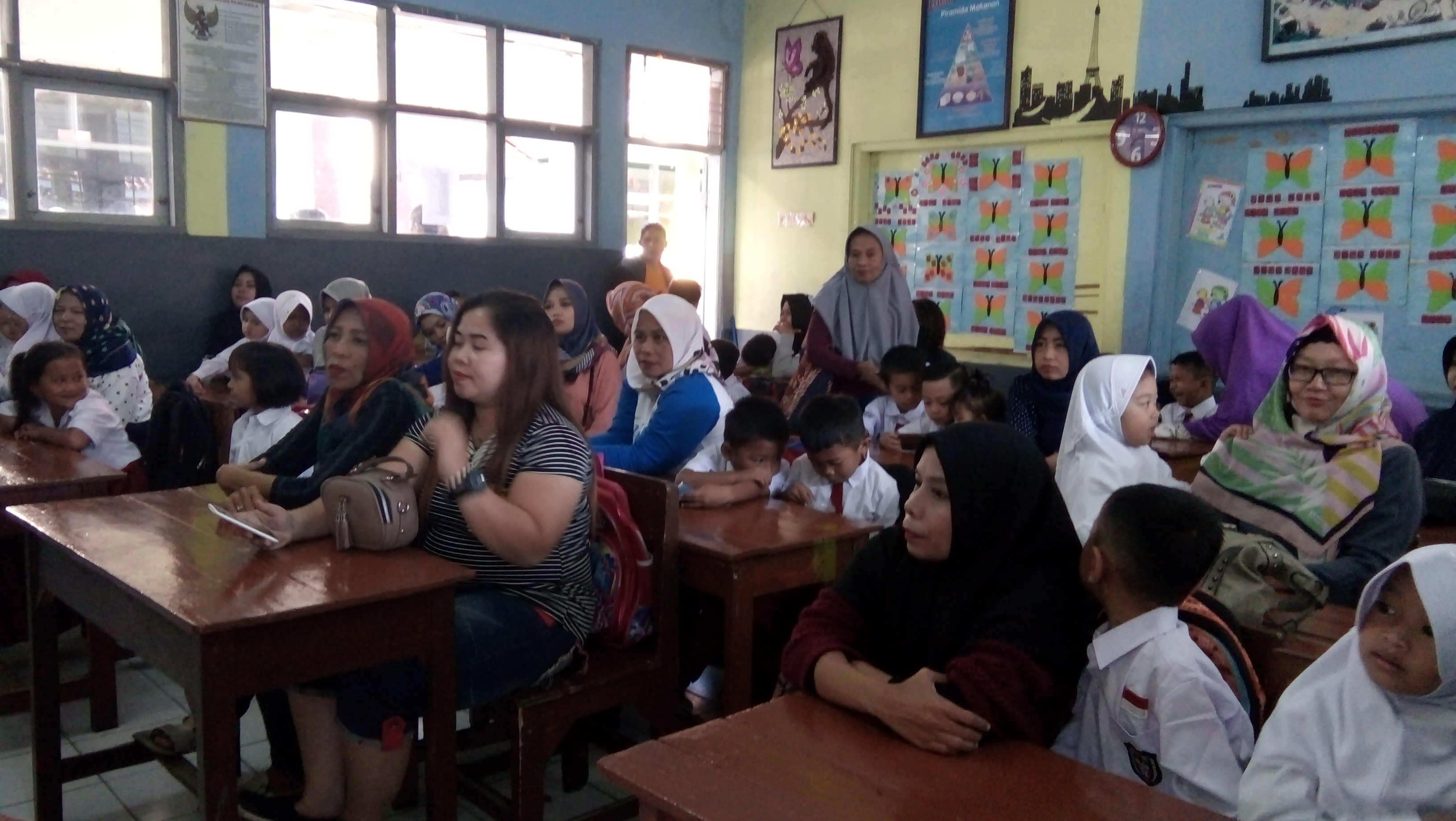 Hari Pertama Sekolah, Orangtua Khawatir Anak Diculik 