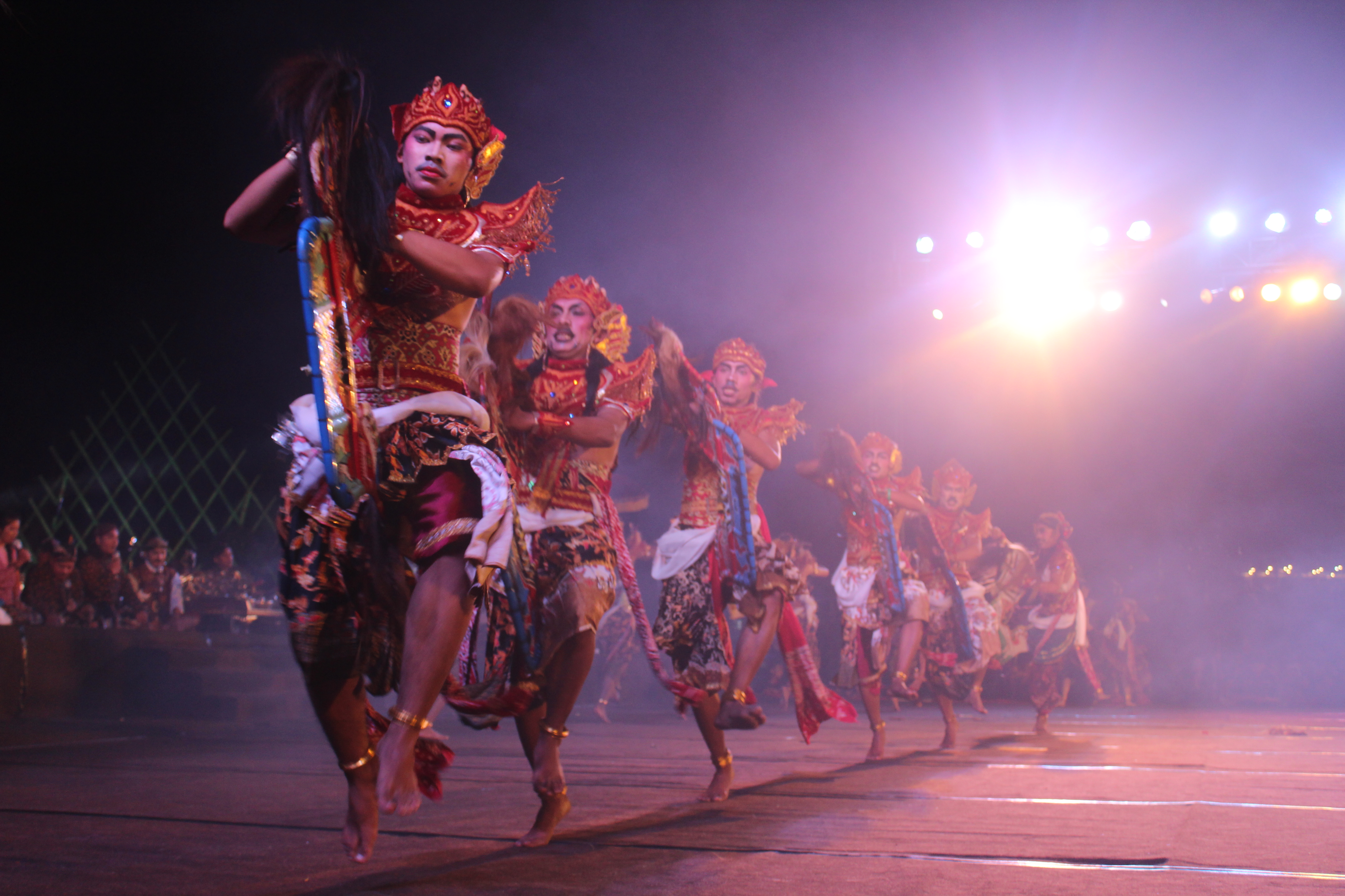Pertunjukan seni budaya yang dikemas dalam Java International Folklore (JiFolk) di Temanggung.
