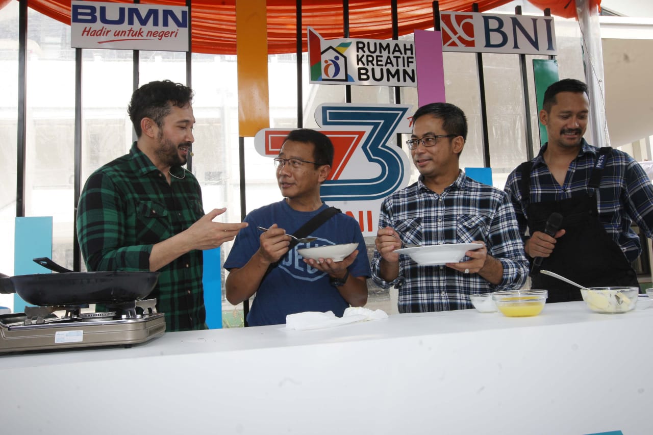 Acara RKB BNI Fest yang digelar di Halal Park, dekat Pintu Sebelas Gelora Bung Karno (GBK), Jakarta, Minggu (28/7). 