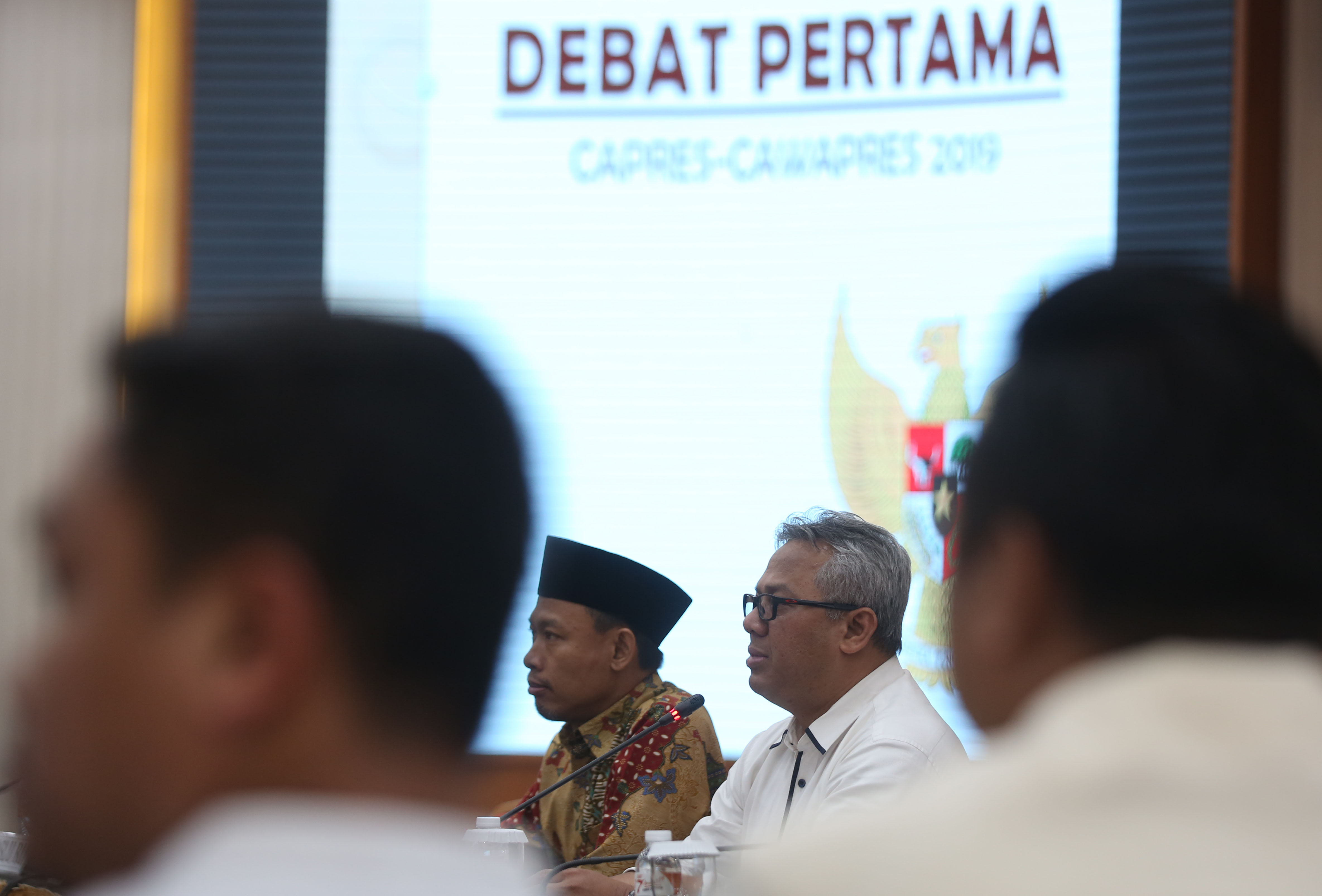 Ketua Komisi Pemilihan Umum Arief Budiman dan Komisioner KPU Pramono Ubaid Thantowi