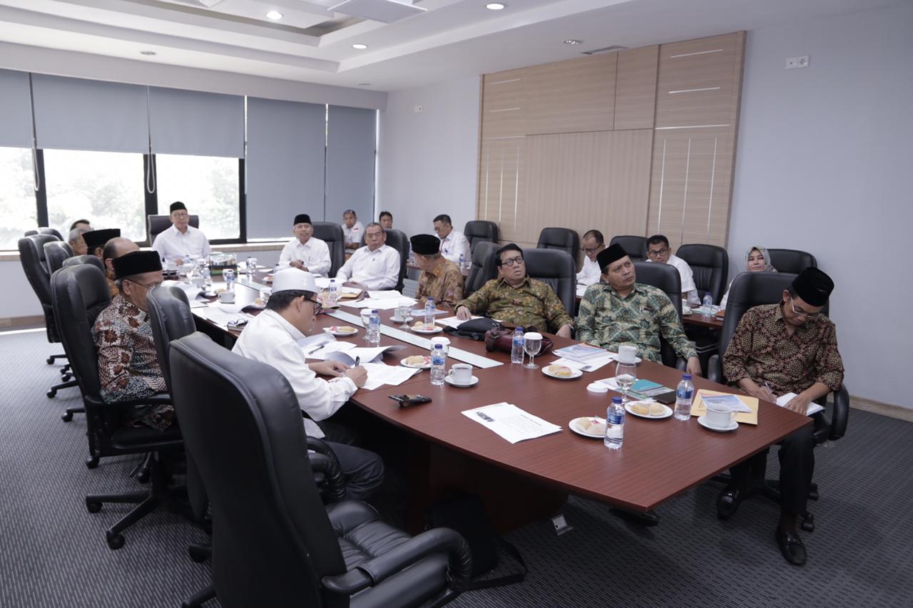 Menag  Lukman Hakim Saifuddin  bersama  delegasi Amirul Hajj Penyelenggaraan Ibadah Haji Tahun 1440H/2019M, Senin (15/7).