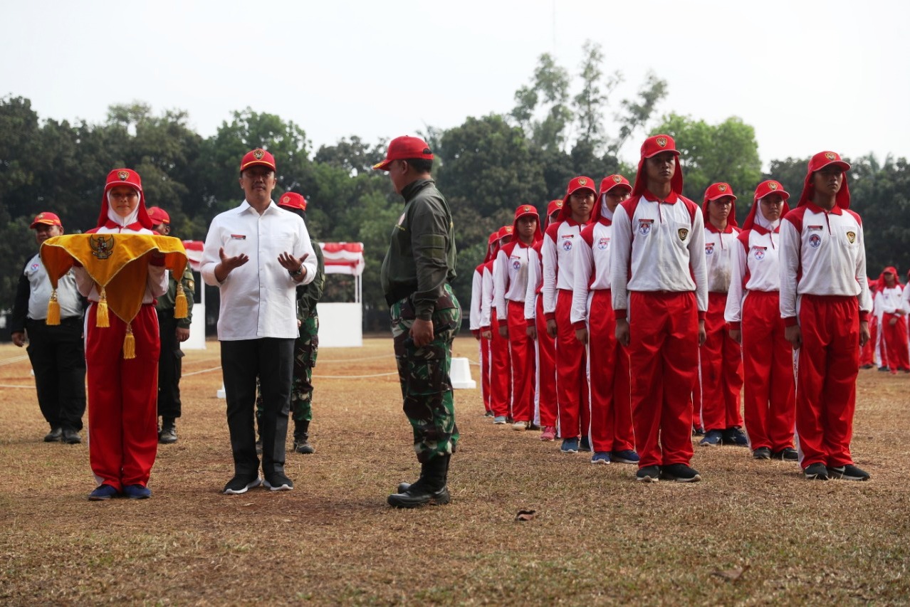 Menpora Imam Nahrawi, Selasa (30/7) sore, meninjau dan memberikan semangat pada peserta Pendidikan dan Pelatihan Paskibraka.