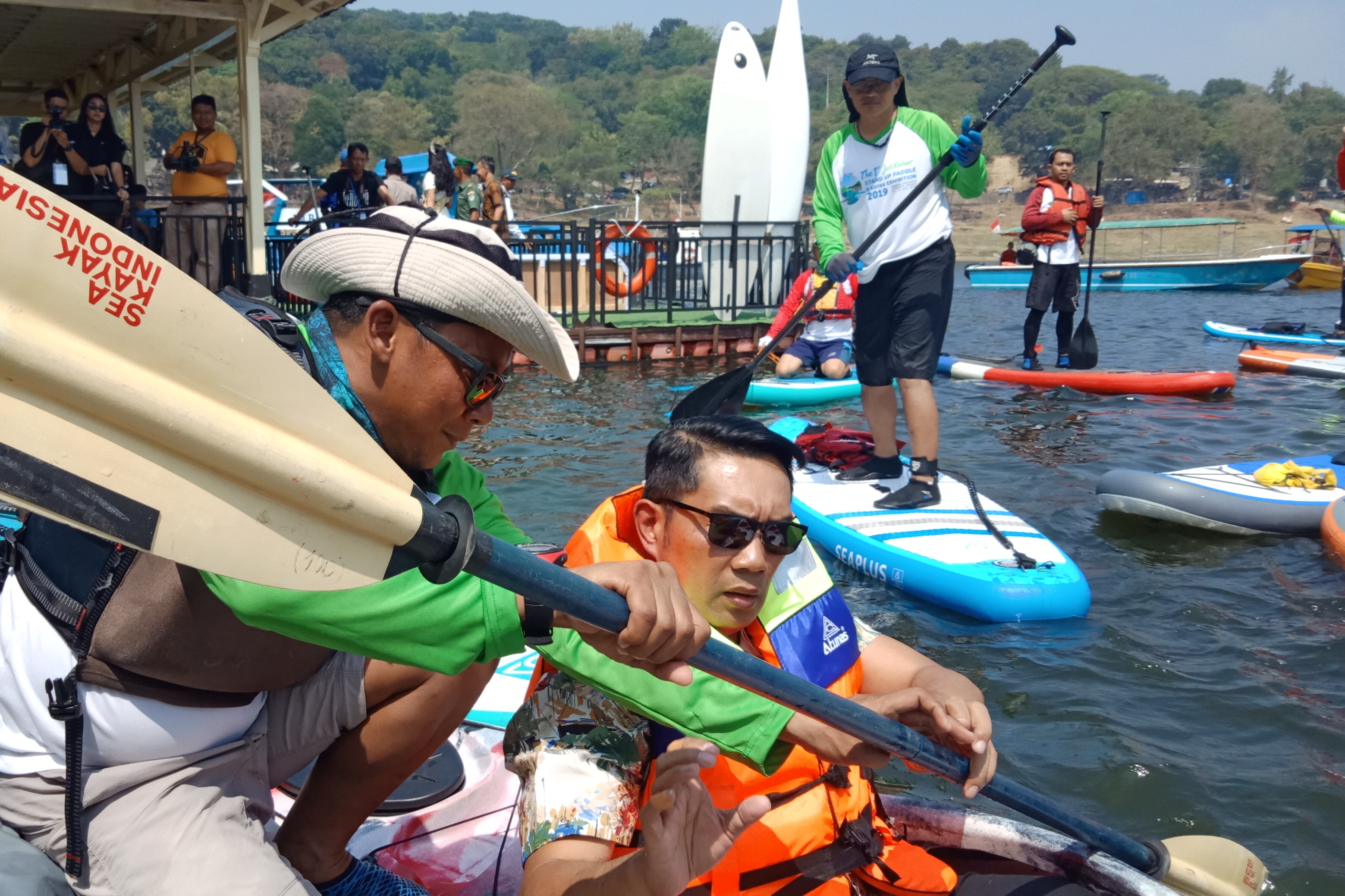 Gubernur Jawa Barat Ridwan Kamil di Waduk Jatiluhur, Purwakarta, Jawa Barat, Minggu (14/7).