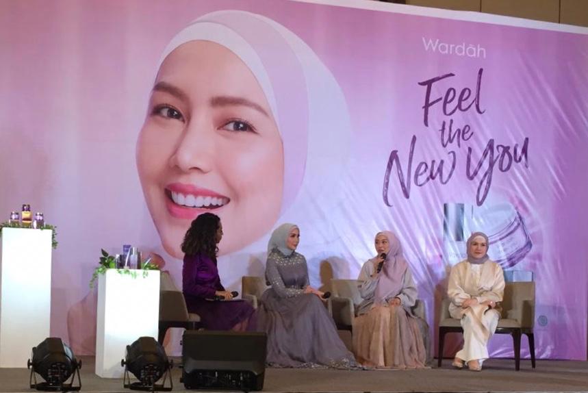 Diskusi mengenai peremajaan kulit dan anti-aging.