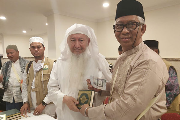 Jemaah Haji asal Aceh Terima Dana Wakaf di Makkah