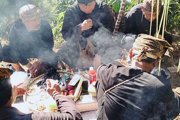 Acara ruwatan Tangkuban Parahu.