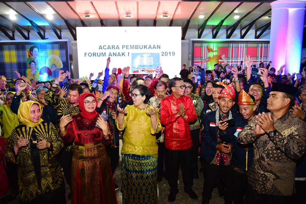 Acara Forum Anak Nasionalyang melibatkan anak-anak dalam musre di Makassar, Senin (22/7).